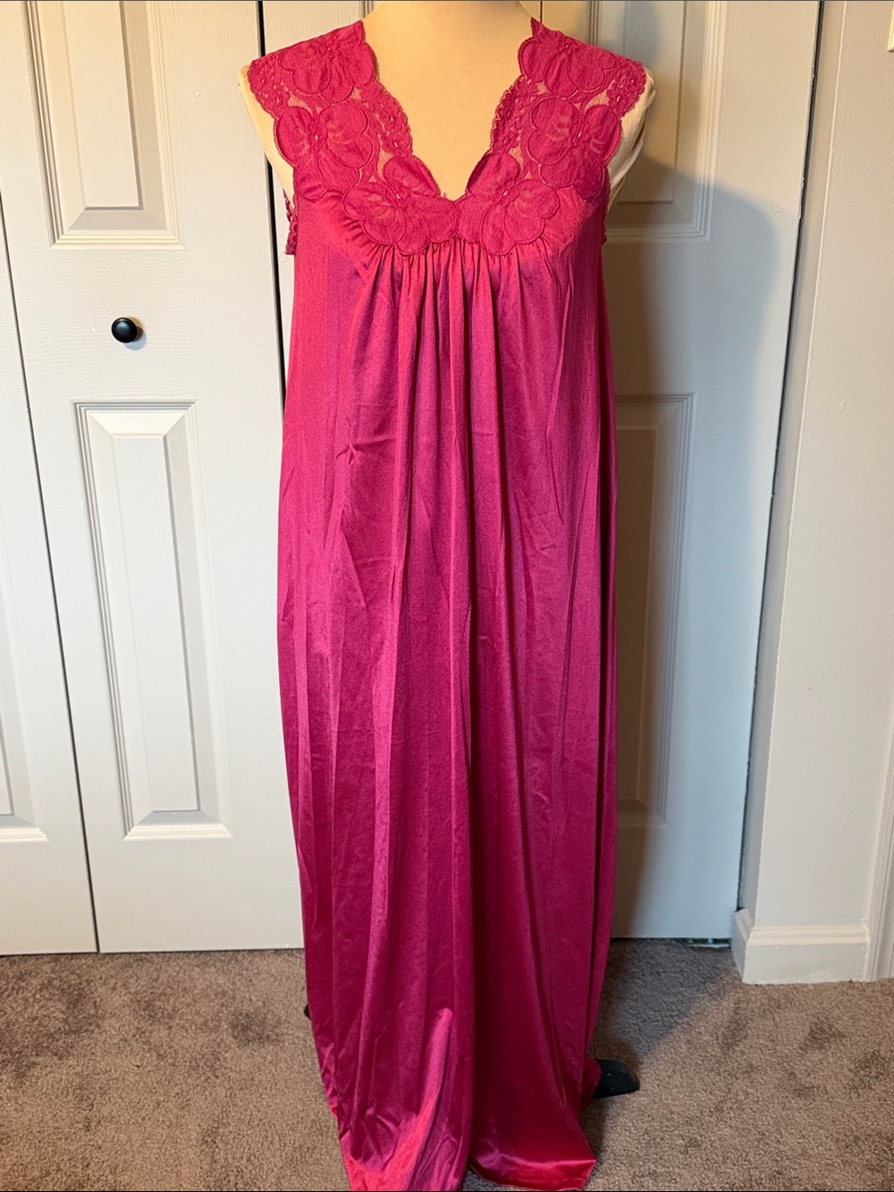 Vintage Vanity Fair Magenta Sleeveless Nylon Nightgown Women's Small XS